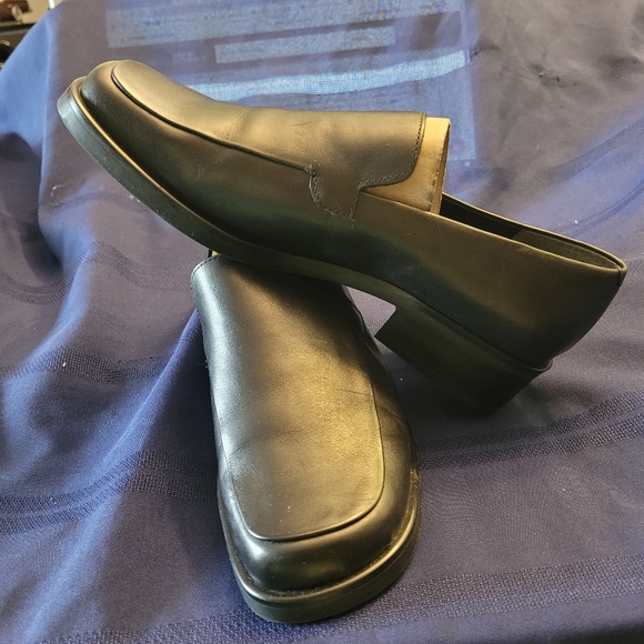 Ladies Loafer - Picture 2 of 9